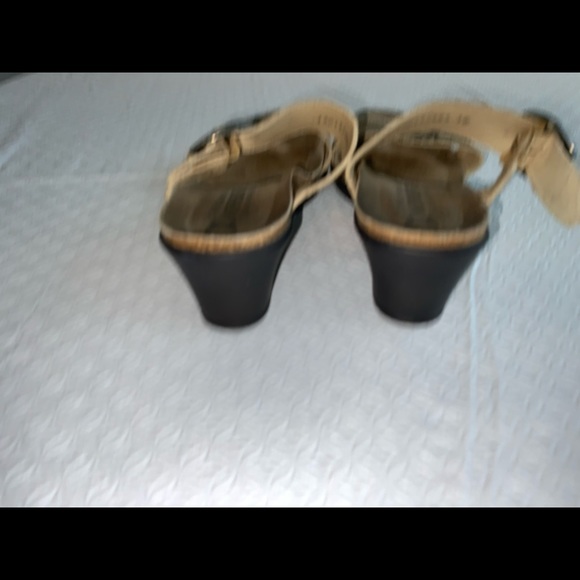 Mephisto Stylish, Comfy, Ladies Wedge Heeled Slide on Sandals sz 38/ 7-7.5 - Picture 3 of 4